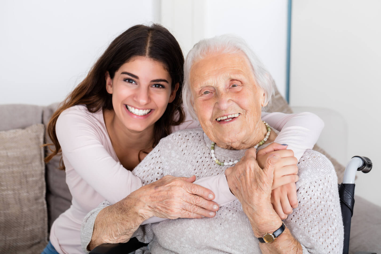 Los cuidadores de ancianos son personas con un extra de cariño y paciencia hacia las personas