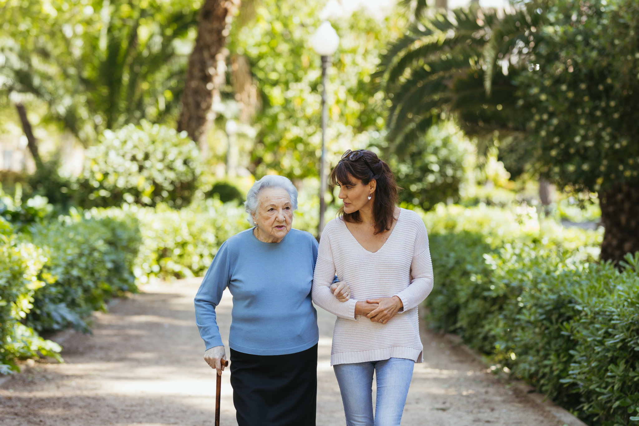 Por qué dejan de caminar los ancianos - Aiudo Blog