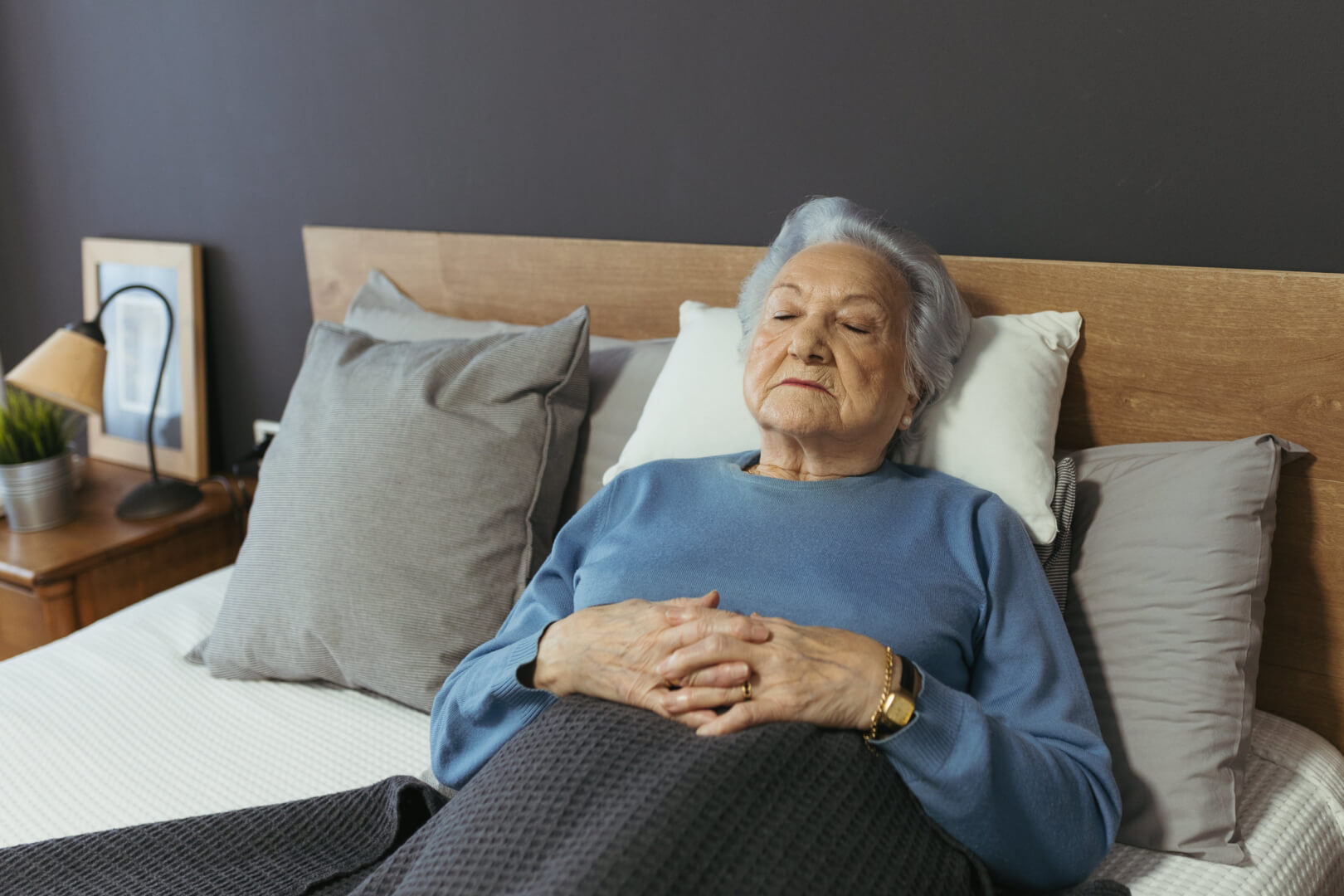 Ancianos no duermen de Noche: Importancia sueño-descanso adultos mayores