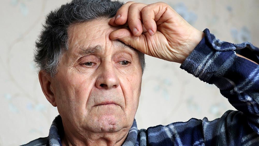 síntomas de la gripe resfriado y covid-19 en ancianos