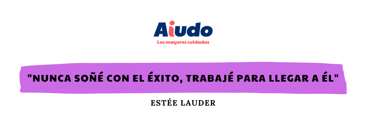 Frase de Estée Lauder por el Día de la Mujer que dice: "Nunca soñé con el éxito, trabajé para llegar a él". 