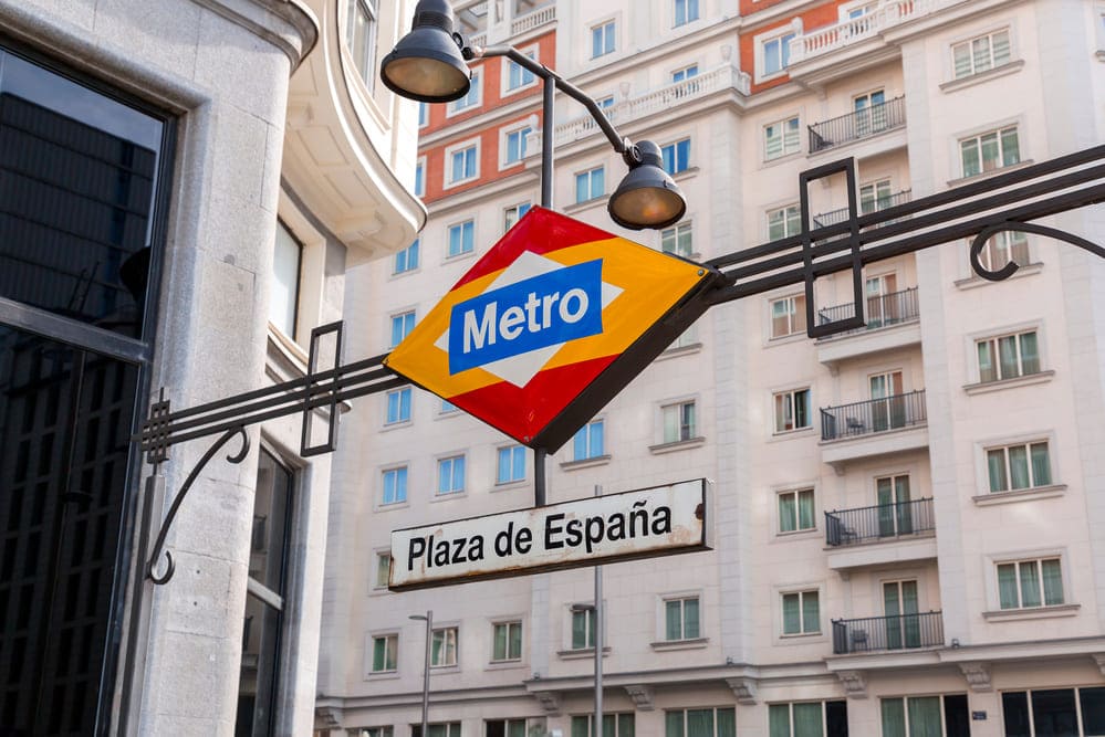 Una imagen de la boca de metro de Plaza de España en Madrid. 