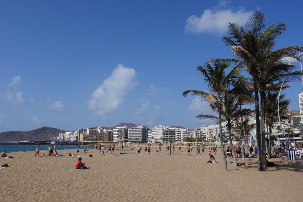 Una panorámica de la Playa de Las Canteras, en Las Palmas, en un día tranquilo y soleado. 