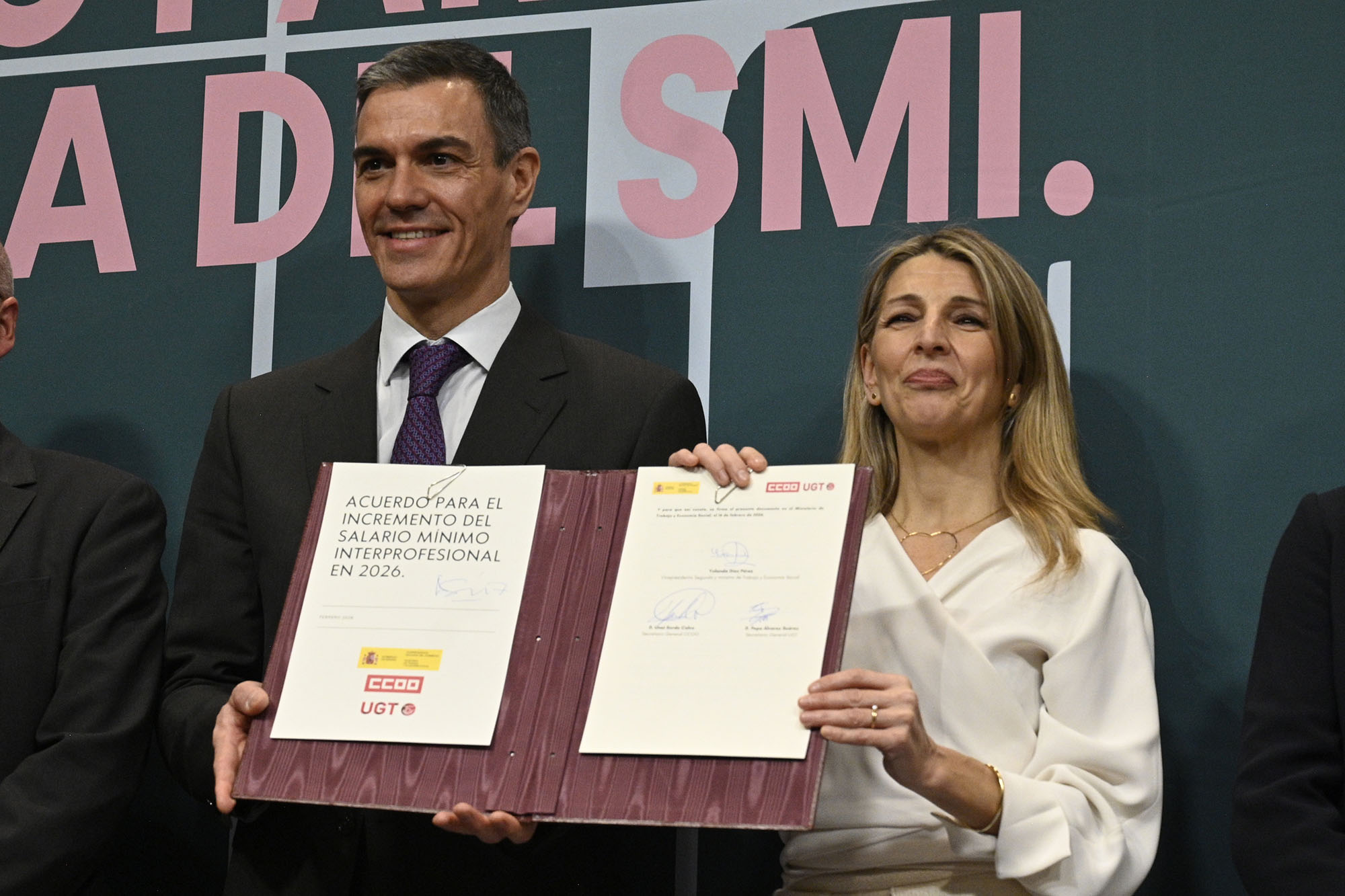 Yolanda Diaz y Pedro Sanchez presentan la subida del SMI de 2026
